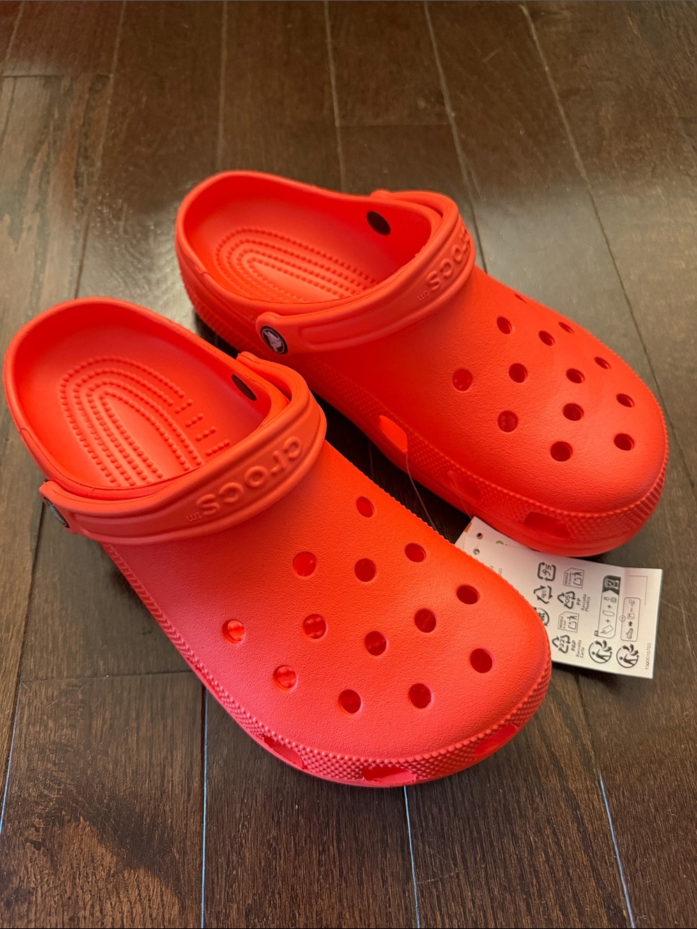 CROCS Unisex Classic Clog in Bright Red-Orange Starfish